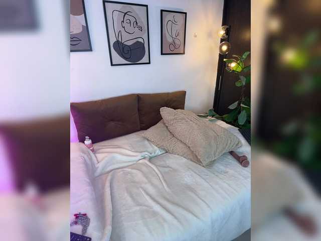 charlizexxx's BongaCams show and profile