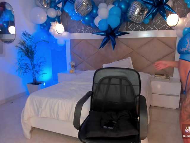 LeahJones room chat