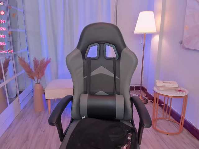 LeahJones's BongaCams show and profile