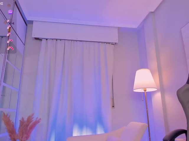 LeahJones's BongaCams show and profile