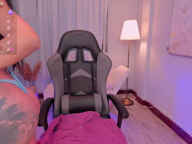 LeahJones's BongaCams show and profile