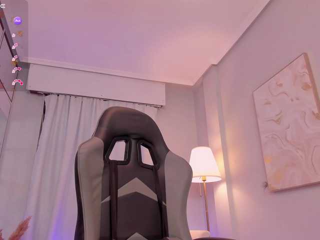 LeahJones's BongaCams show and profile