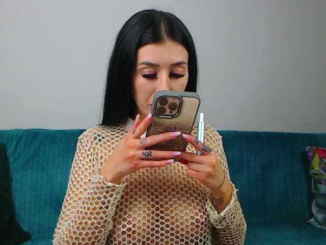 Sara-Daisy's BongaCams show and profile