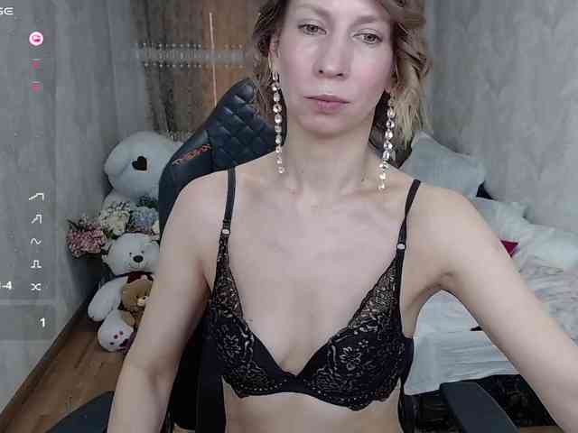 KirstenDesire webcam
