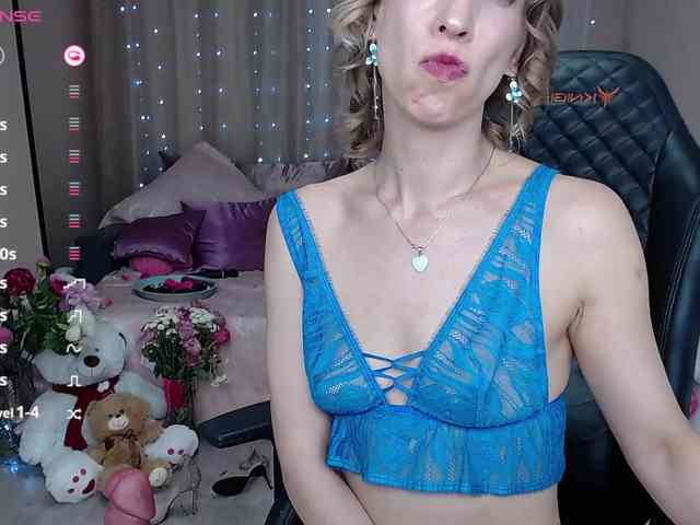 KirstenDesire webcam