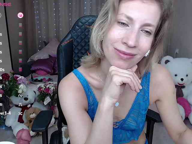 KirstenDesire webcam