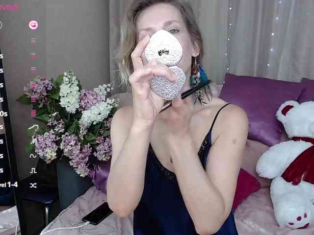 KirstenDesire webcam