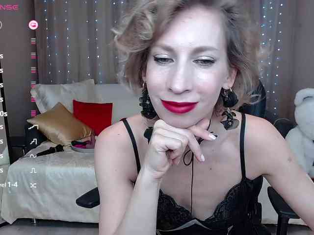 KirstenDesire webcam