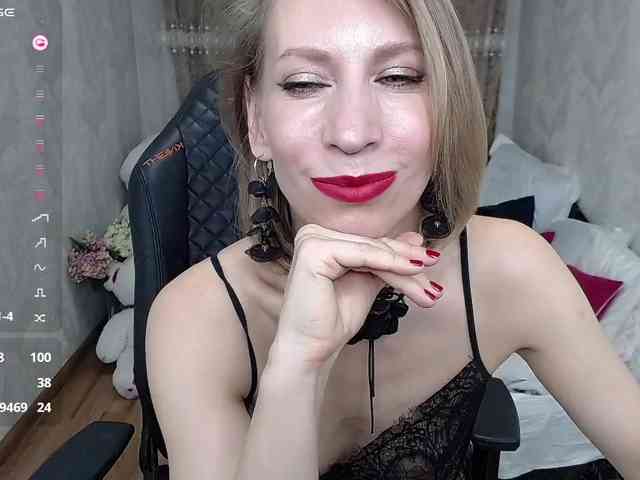 KirstenDesire webcam