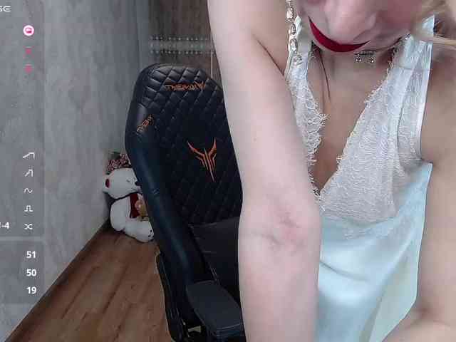 KirstenDesire webcam