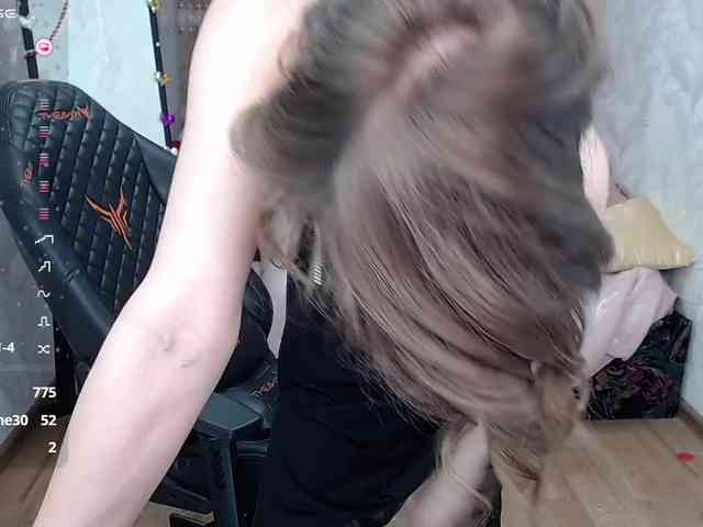 KirstenDesire webcam