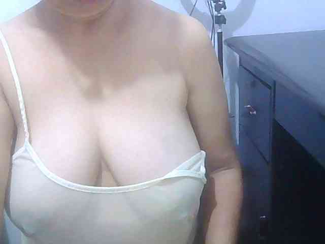 melon2love4u webcam