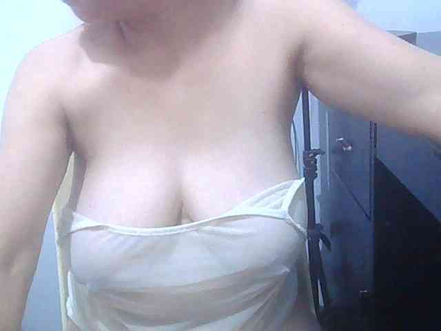 melon2love4u webcam