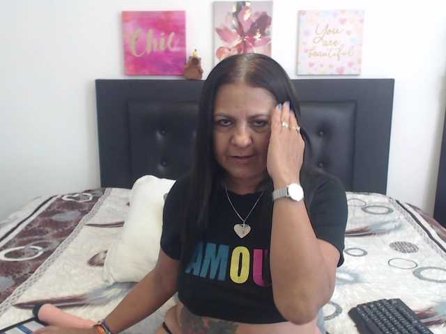 katiehotx's BongaCams show and profile