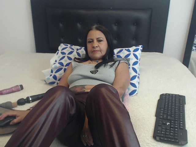 katiehotx's BongaCams show and profile