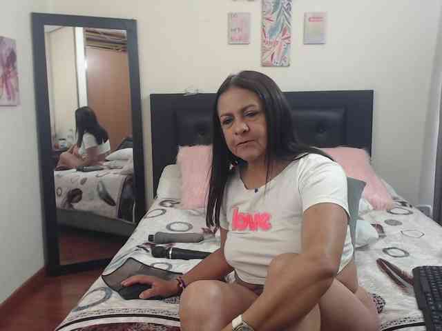 katiehotx webcam