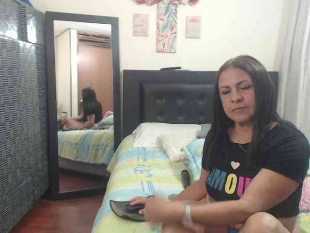 katiehotx webcam