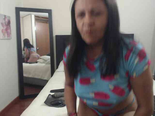 katiehotx webcam