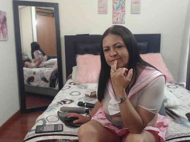 katiehotx webcam