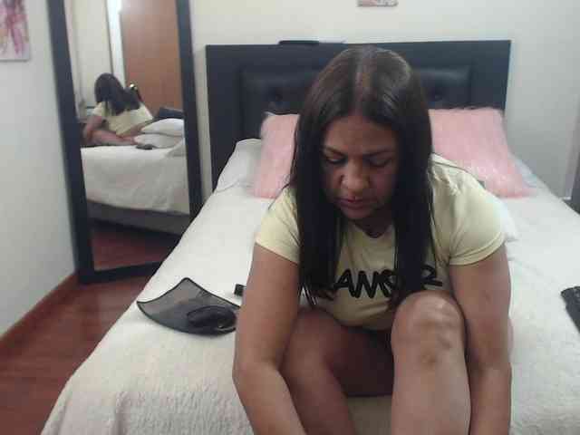 katiehotx webcam