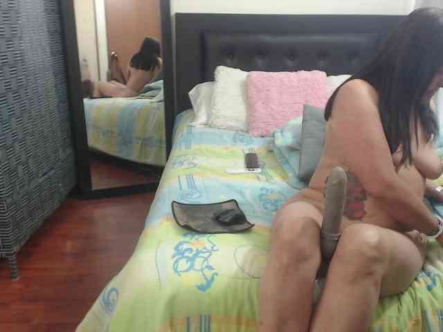 katiehotx webcam