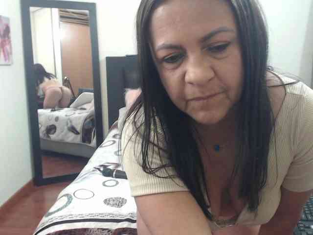 katiehotx webcam