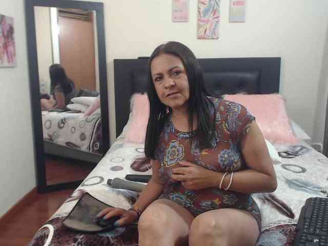 katiehotx webcam