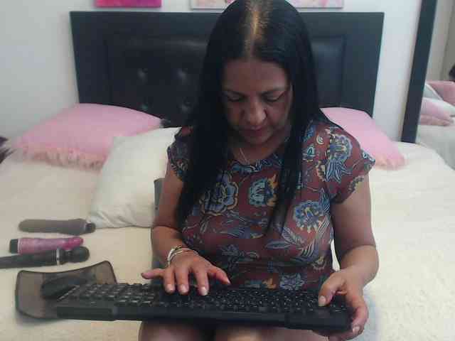 katiehotx webcam