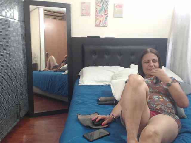 katiehotx webcam