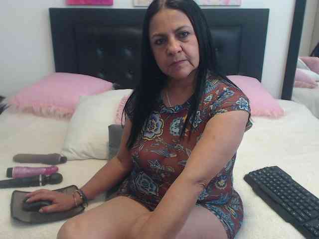 katiehotx webcam