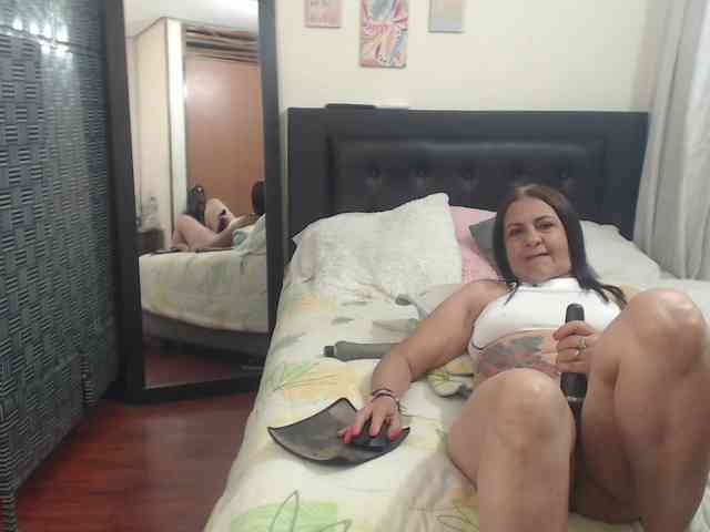 katiehotx webcam