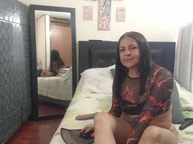 katiehotx webcam