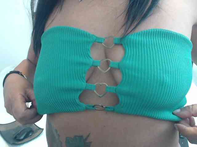 katiehotx Live Webcam on BongaCams