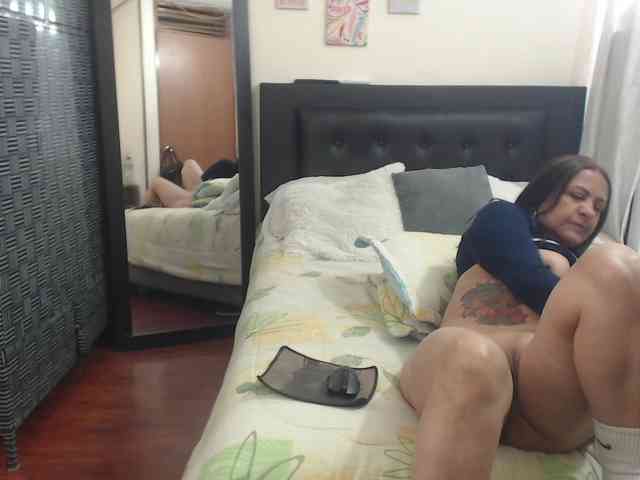 katiehotx webcam