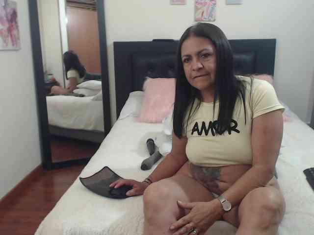 katiehotx webcam