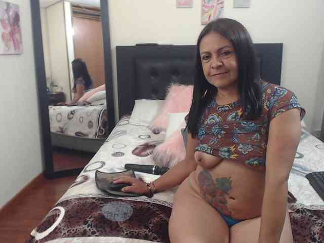 katiehotx webcam
