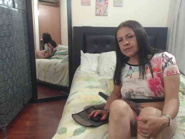 katiehotx webcam