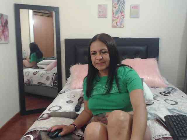 katiehotx webcam