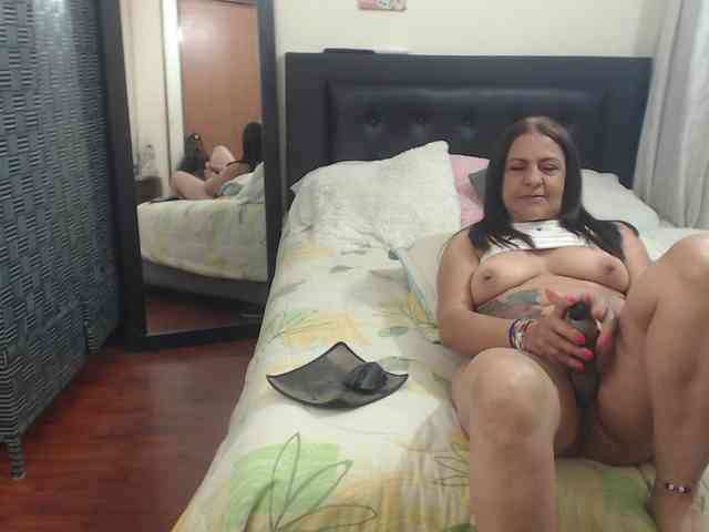 katiehotx webcam