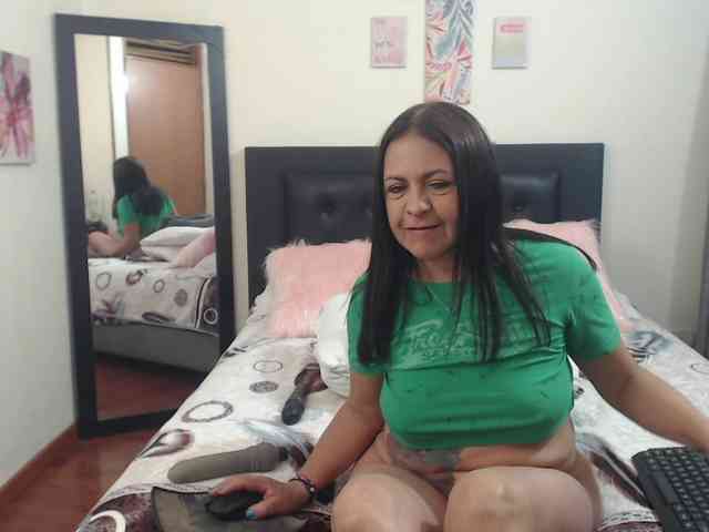 katiehotx webcam