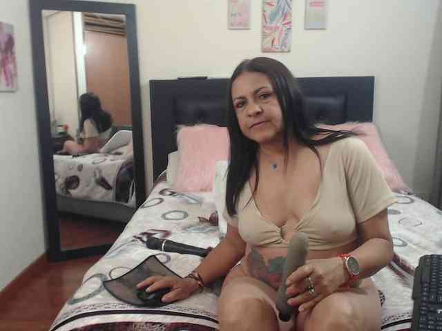 katiehotx webcam