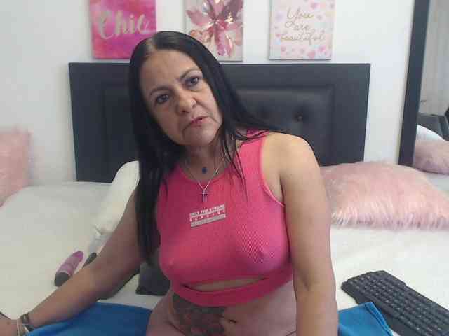 katiehotx Live Webcam on BongaCams