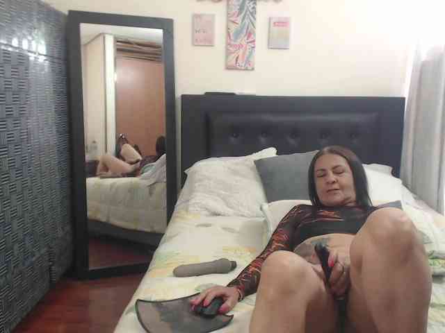 katiehotx webcam