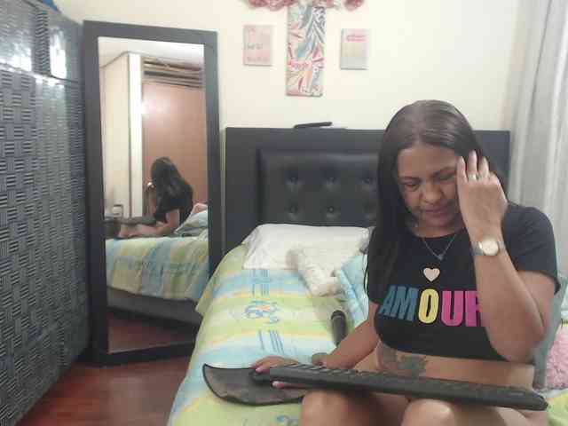katiehotx webcam