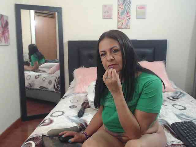 katiehotx webcam