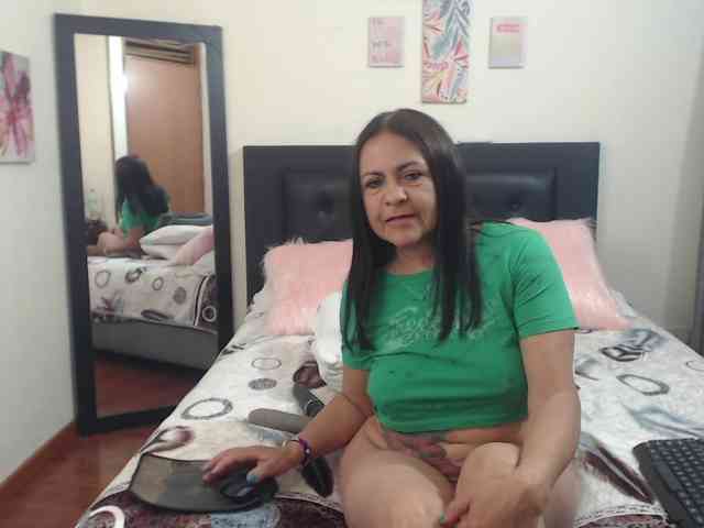 katiehotx webcam
