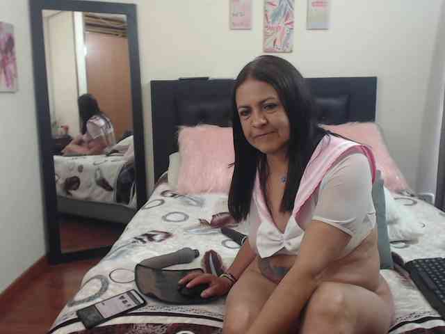 katiehotx webcam