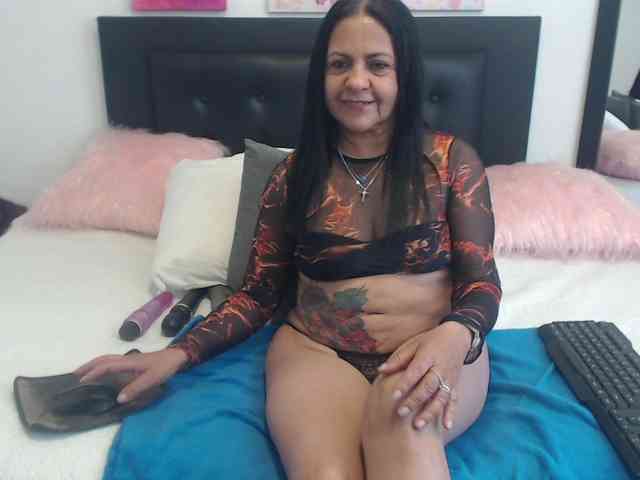katiehotx webcam