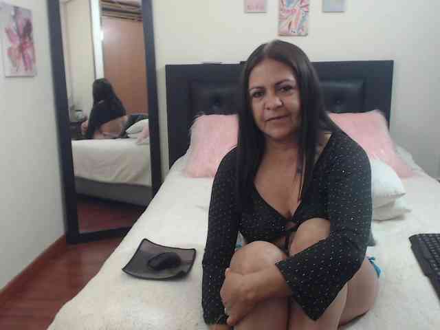 katiehotx webcam