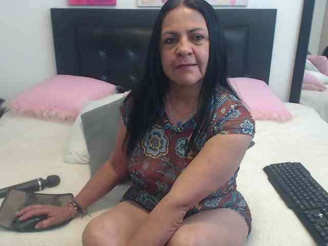 katiehotx webcam